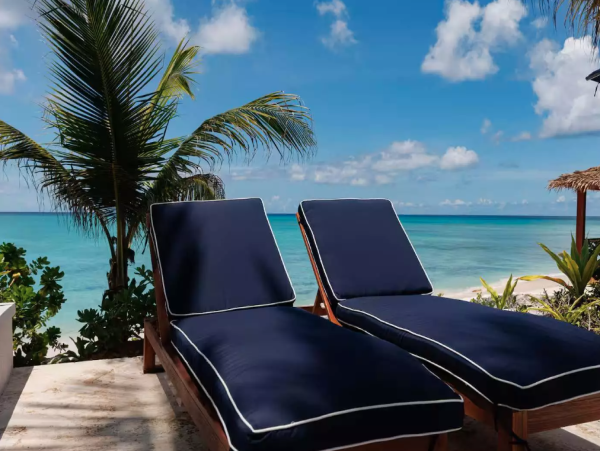 Experience Luxury Five Bedroom Retreat - Your Bohemian Escape in Nassau